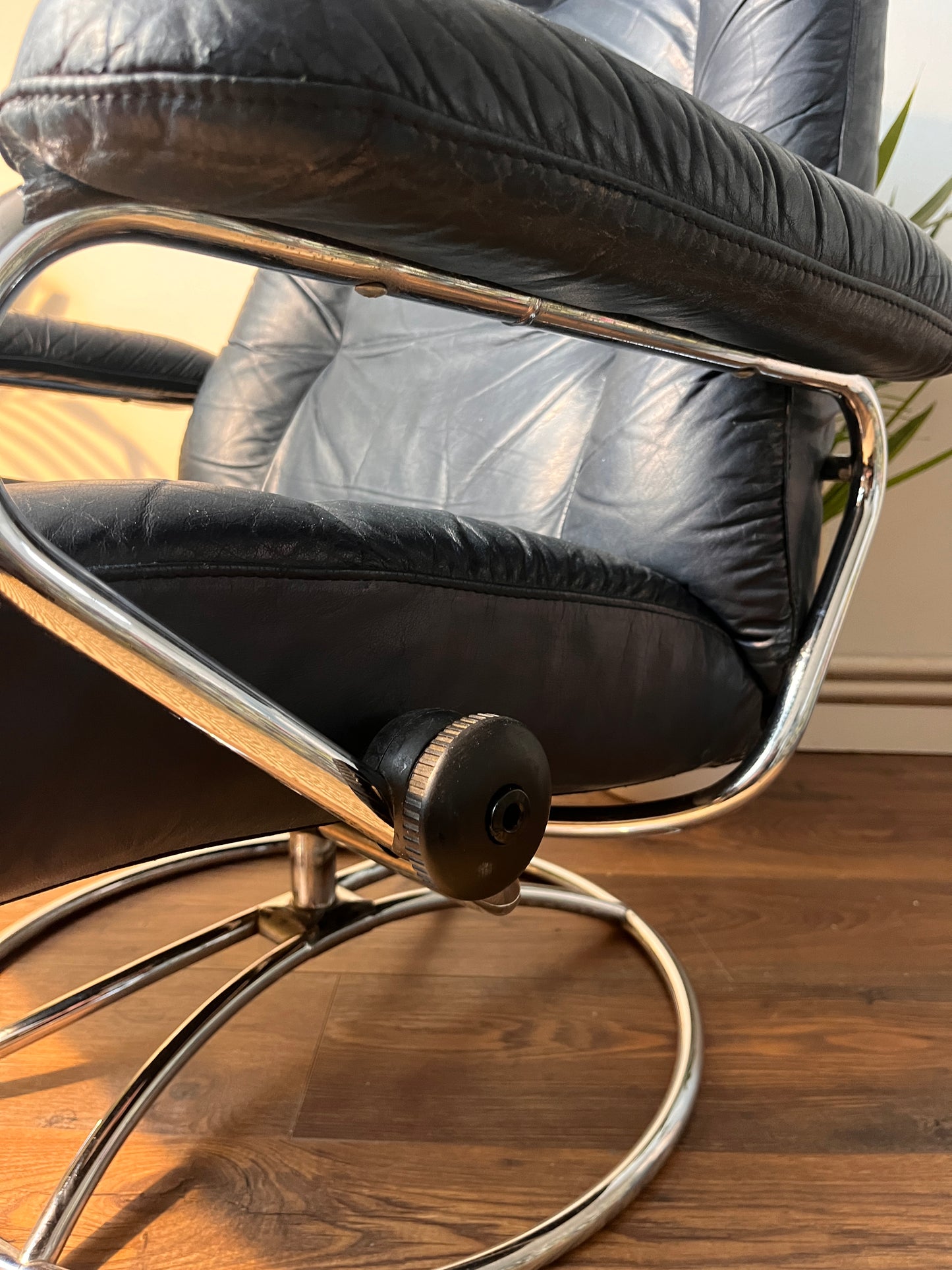 Erkones Stressless 1970s Leather Armchair & Foot Rest